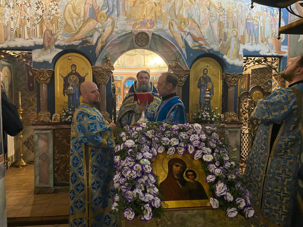 Праздничная Литургия на праздник Казанской